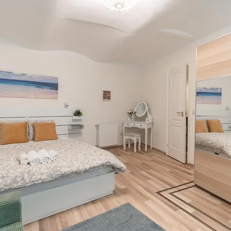 Comfy & Homy Vibe In The Heart Of Apartament *