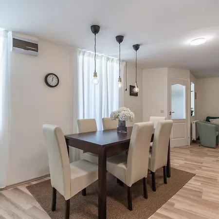 아파트 Comfy & Homy Vibe In The Heart Of